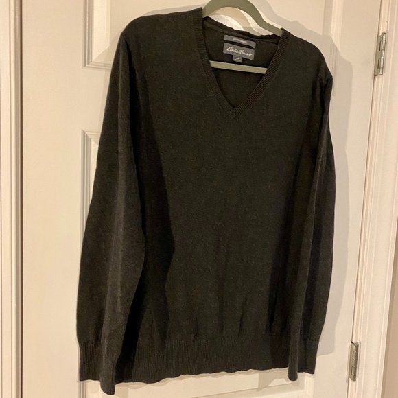 Eddie Bauer Charcoal Grey V Neck Sweater Men's Large - Picture 2 of 4